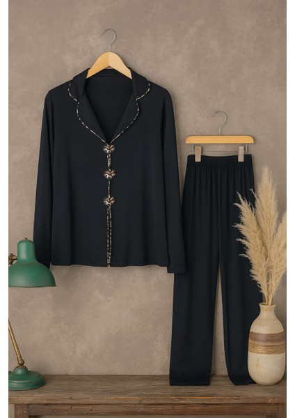 Kadın Yumuşak Dokulu Leopar Desenli Fiyonklu Uzun Kollu Gömlek Yaka Pijama Takımı