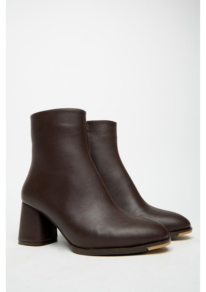 Kahverengi Kadın Yuvarlak Burun Basic Bot fırsatları