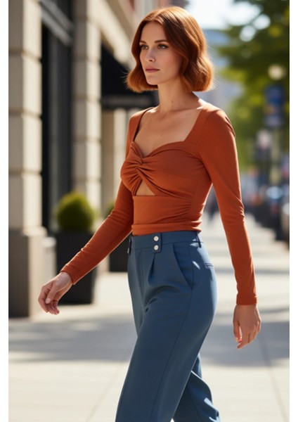 Kadın Kahverengi Kalp Yaka Pencere Detaylı Uzun Kollu Fitted Crop Örme Bluz Şık Gece Kombinleri Için