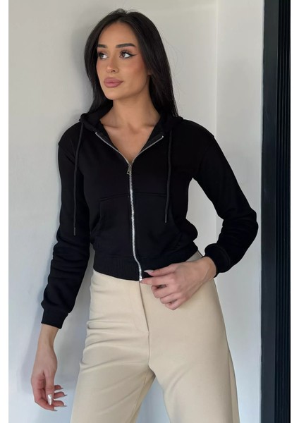Kadın Kapüşonlu Çift Cepli Ön Fermuarlı Şardonlu Crop Top Sweatshirt P-00018987