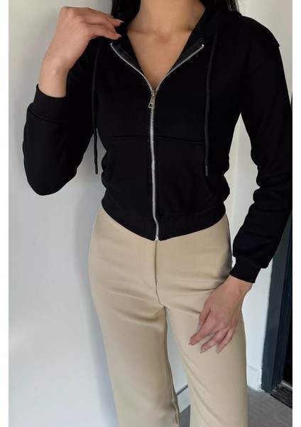 Kadın Kapüşonlu Çift Cepli Ön Fermuarlı Şardonlu Crop Top Sweatshirt P-00018987 modelleri