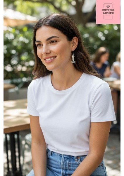 Kurdele Sallantı İnci Küpe, Gümüş Kaplama İnci Kurdele Küpe, İnci Detay Kurdele Küpe, İnci Küpe, İncili Küpe, Barok İnci Küpe, Choker İnci Küpe, Kurdele Küpe, Coquette Küpe, Kadın Küpe