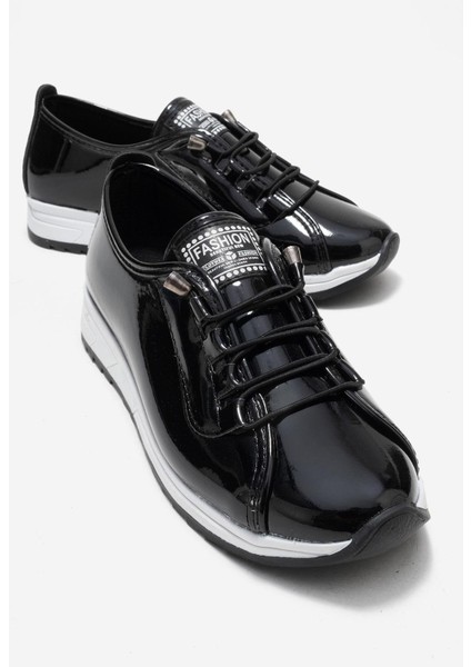 Yumuşak Tabanlı Lastik Bağcıklı Kadın Ayakkabı Siyah Rugan