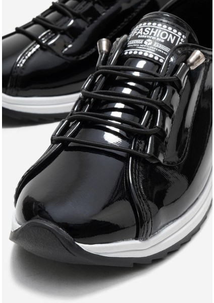 Yumuşak Tabanlı Lastik Bağcıklı Kadın Ayakkabı Siyah Rugan modelleri