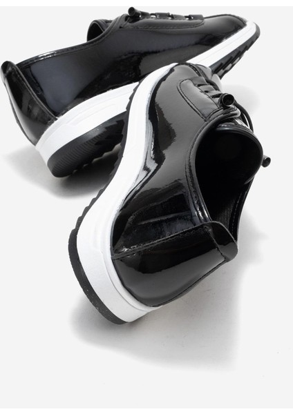 Yumuşak Tabanlı Lastik Bağcıklı Kadın Ayakkabı Siyah Rugan fırsatları