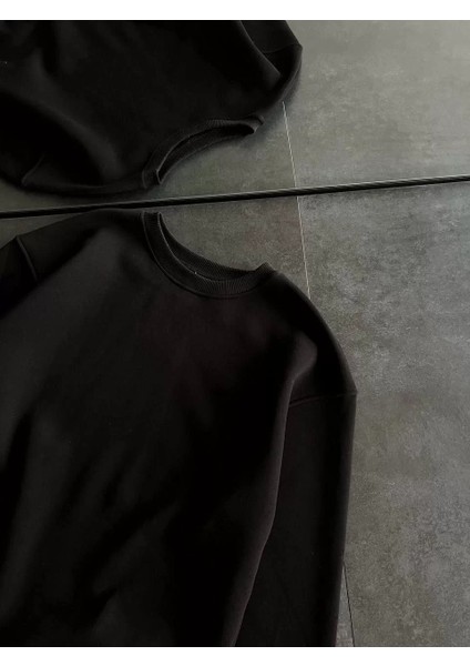 Kışlık Bisiklet Yaka Üç Iplik Basic Sweatshirt - Siyah fiyatları