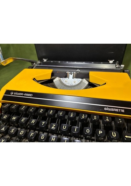 Silver Reed Silverette Çantalı Daktilo - Sorunsuz Çalışır Durumda