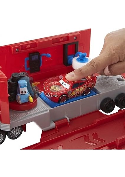 Pixar Cars Dönüştürülebilir Mack Oyun Seti HDC75 fırsatları