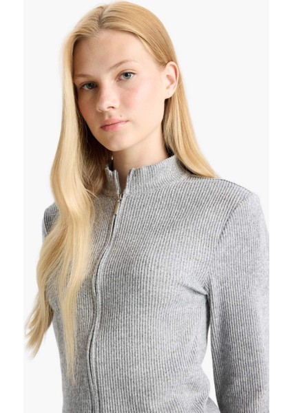 Dik Yaka Fermuarlı Sweatshirt F0999AX25WN fırsatları