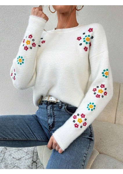 Kadın Renkli Çiçek Nakış Işlemeli Yuvarlak Yaka Yumuşak Dokulu Triko Kazak modelleri