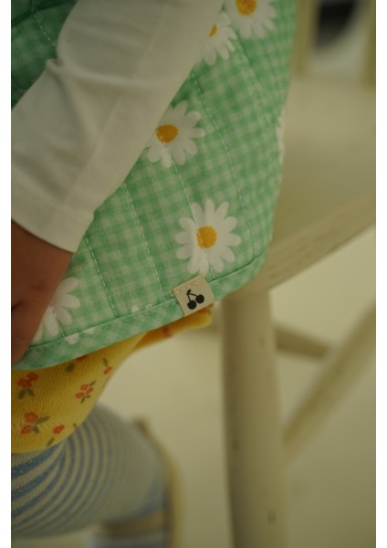 Papatya Desenli Yeşil Peluş Bebek Yeleği