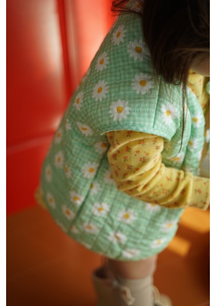 Papatya Desenli Yeşil Peluş Bebek Yeleği