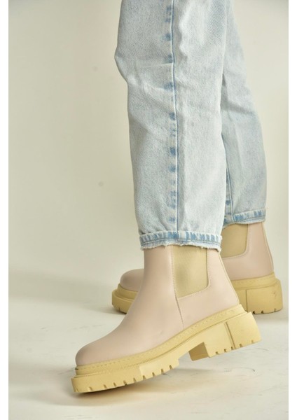 V652649009 Bej Lastik Detaylı Kalın Tabanlı Kadın Bot modelleri