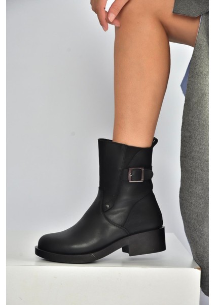 V674121309 Siyah Alçak Topuklu Içi Tüylü Kadın Bot