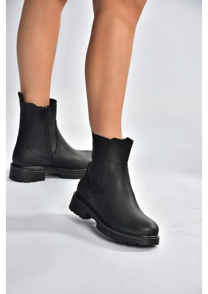 V674420509 Siyah Kalın Tabanlı Lastik Detaylı Kadın Bot modelleri