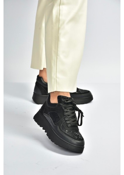 V820720309 Siyah Kalın Tabanlı Spor Ayakkabı Sneakers modelleri