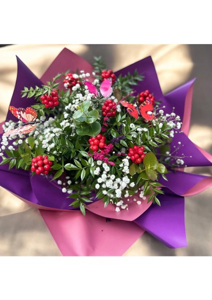 Kelebek Detaylı Yılbaşına Özel Mor Sarmalı 8 Dal Kokina Çiçeği.