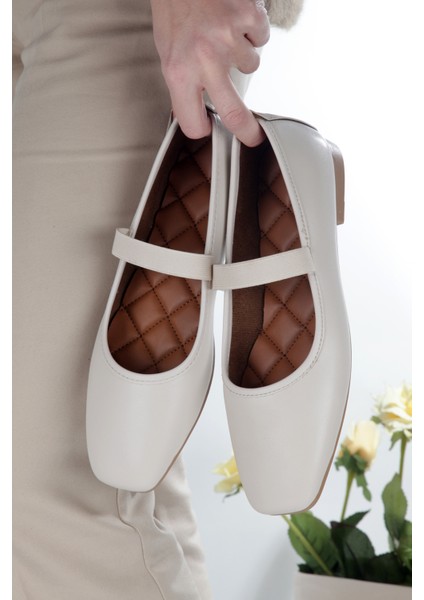 Beyaz Kare Burunlu Balerin Kadın Babet