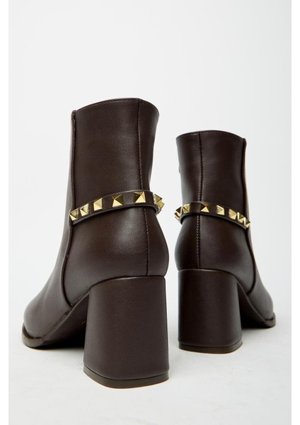 Kahverengi Kadın Topuklu Fermuarlı Arka Zımba Detaylı Kışlık Bot fiyatları