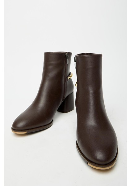 Kahverengi Kadın Topuklu Fermuarlı Arka Zımba Detaylı Kışlık Bot modelleri