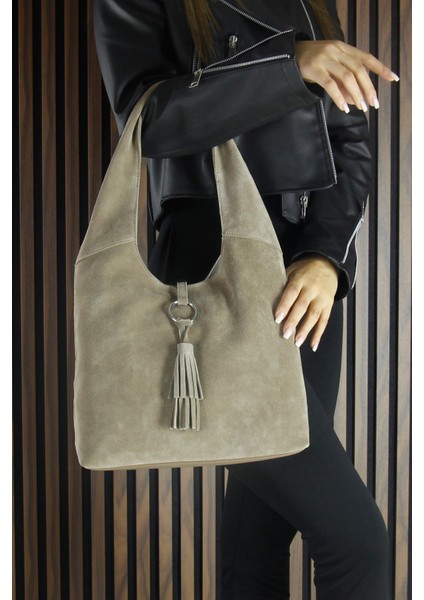 Kum Hakiki Dana Süet Püsküllü Manyetik Kapaklı Orta Boy Günlük Omuz Çantası