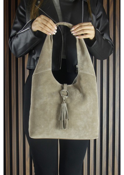 Kum Hakiki Dana Süet Püsküllü Manyetik Kapaklı Orta Boy Günlük Omuz Çantası