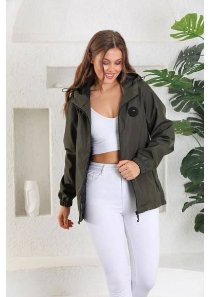 İçi Astarlı Su ve Rüzgar Geçirmez Cepli Kadın Yağmurluk indirimleri