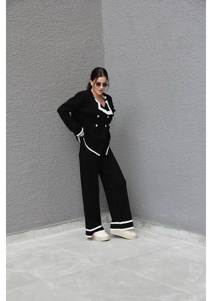 Akrilik Örme Krvaze Şerit ve Gold Düğmeli Kadın Triko Takım- Siyah indirimleri