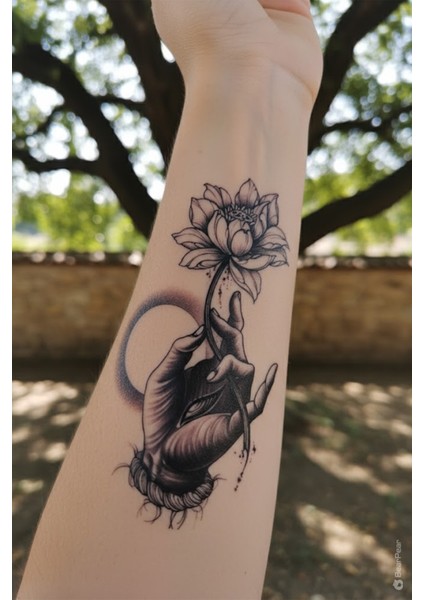 Çiçek Minimal Dövme Çiçek Dövmesi