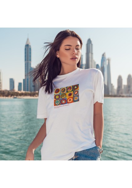 Color Study, Squares With Concentric Circles Oversize Tişört - Beyaz fiyatları