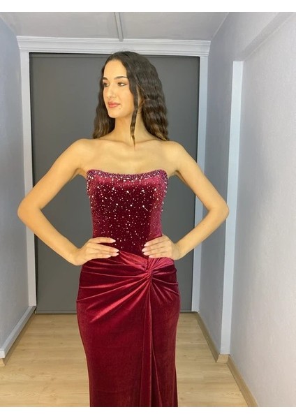 Kadife Straplez Likralı Üst Inci Taş Detaylı Yırtmaçlı Uzun Abiye Elbise fiyatları