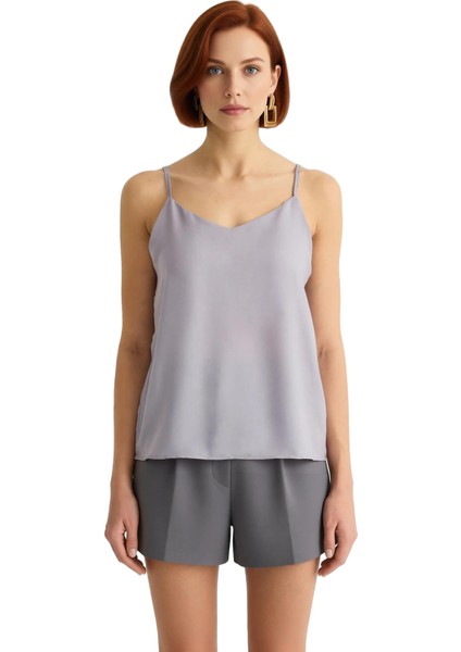 Kadın Basic Ince Askılı V Yaka Dokuma Bluz Yaz Modasının Vazgeçilmezi Kaliteli Şık Rahat Modern