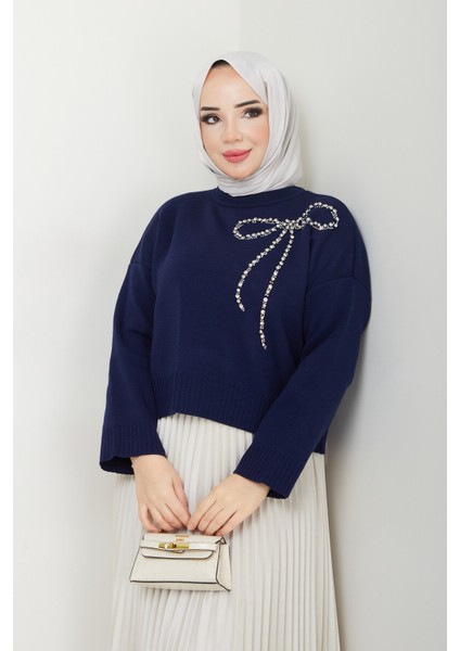 Fiyonk Detaylı Triko Taşlı Etek Üstü Crop Kazak fiyatları