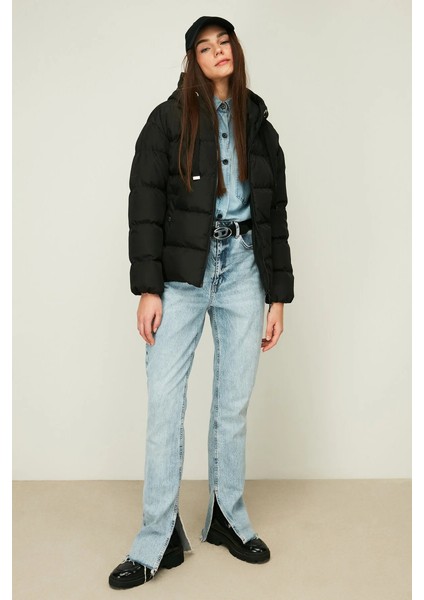 İçi Astarlı Su ve Rüzgar Geçirmez Cepli Kapüşonlu Kadın Mont indirimleri