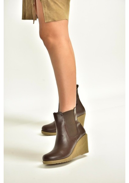 V361197009 Kahverengi Dolgu Topuklu Kadın Bot fiyatları