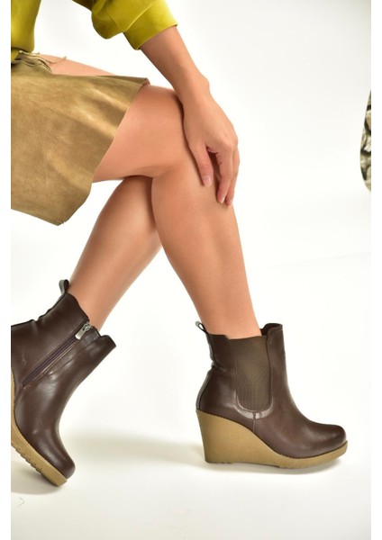 V361197009 Kahverengi Dolgu Topuklu Kadın Bot fırsatları