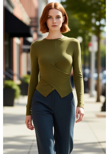 Stil Kadın Kruvaze Büzgü Drape Detaylı Vücuda Oturan Bluz Regular Örme Slim Kalıp Düşük Kol modelleri