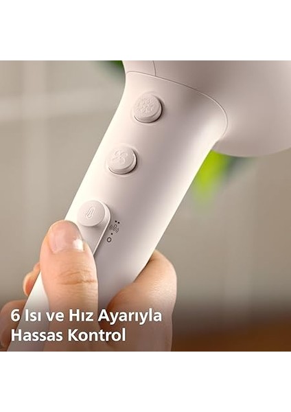 Saç Kurutma Makinesi, Thermoshield Isı Koruma Teknolojisi, 2 Kat Iyonik Bakım, 6 Kademeli Hız ve Sıcaklık Ayarı, Soğuk Hava Üfleme, 2100W Güçlü Performans, Parlak Saçlar, BHD500/00 fırsatları