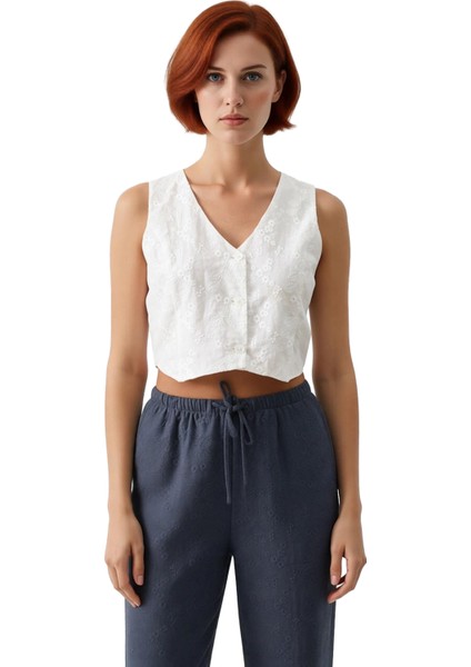 Kadın V Yaka Kolsuz Brode Detaylı Crop Bluz Kaliteli Şık Rahat Modern Zarif Günlük modelleri