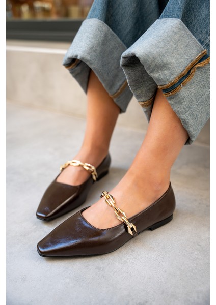 Dennis Acı Kahve Zincir Detaylı Düz Babet