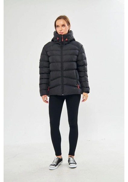 İçi Astarlı Su ve Rüzgar Geçirmez Cepli Kapüşonlu Kadın Mont fırsatları