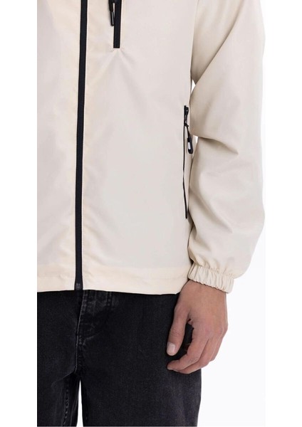 İçi Astarlı Su ve Rüzgar Geçirmez Erkek Cepli Yağmurluk indirimleri