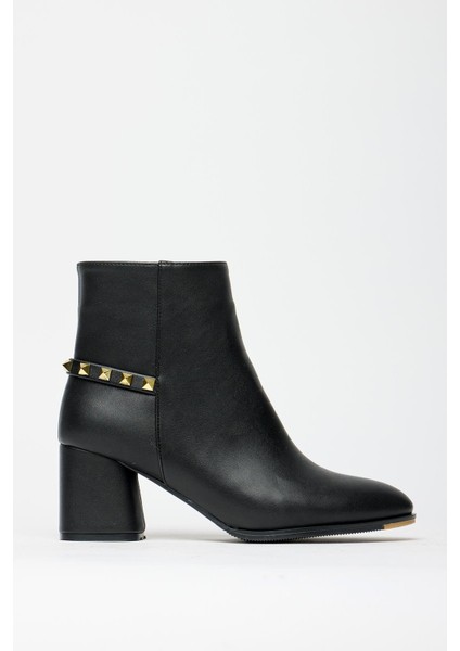 Siyah Kadın Topuklu Fermuarlı Arka Zımba Detaylı Kışlık Bot fırsatları