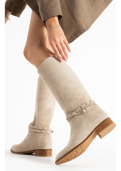 Brogan Bej Süet Diz Altı Kemer Dataylı Kısa Topuklu Kadın Çizme modelleri