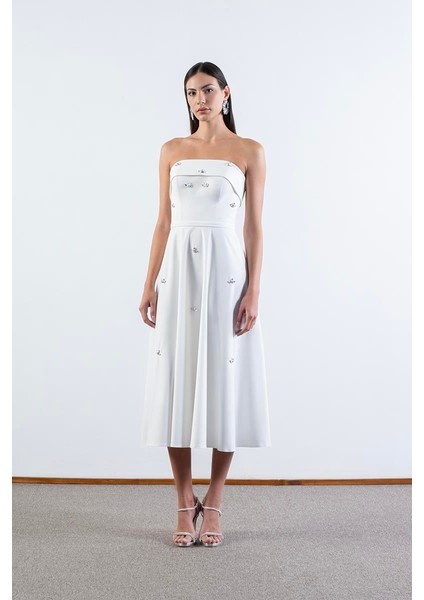 Peltz Straplez Yaka Kloş Taş Işleme Detaylı Kısa Abiye Elbise Ekru