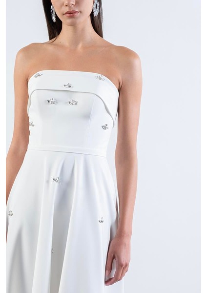 Peltz Straplez Yaka Kloş Taş Işleme Detaylı Kısa Abiye Elbise Ekru modelleri