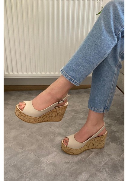 Kadın Fenni 10 cm Dolgu Topuklu Mantar Taban Ayakkabı Krem fiyatları