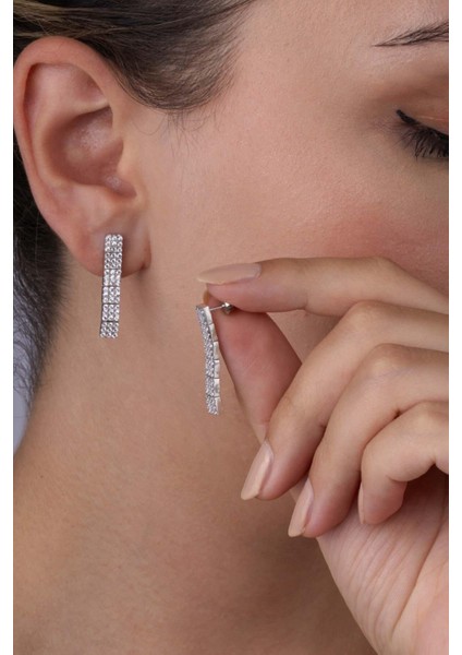 Beyaz Altın Kaplama Pırlanta Model Su Yolu Süzme 925 Ayar Gümüş Küpe