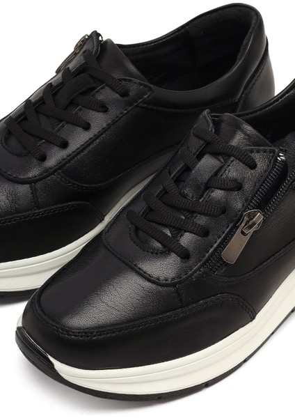 Kadın Siyah Bağcıklı Kalın Tabanlı Deri Sneaker 25AFD501718