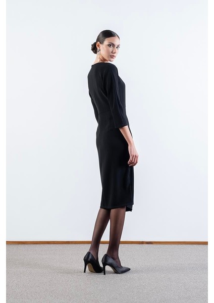 Rinalda Omuzda Pile Belinde Iğne Detaylı Yırtmaçlı Elbise Siyah modelleri